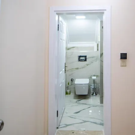 Seaside Residence, Holly, 3 Yatak Odali , 6 Kisilik Denize Sifir, Ortak Havuzlu Luks Apartmán *