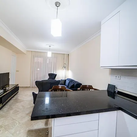 Seaside Residence, Holly, 3 Yatak Odali , 6 Kisilik Denize Sifir, Ortak Havuzlu Luks Apartament *