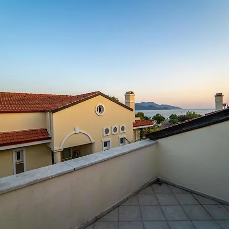 Seaside Residence, Holly, 3 Yatak Odali , 6 Kisilik Denize Sifir, Ortak Havuzlu Luks