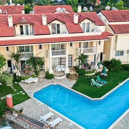 Seaside Residence, Holly, 3 Yatak Odali , 6 Kisilik Denize Sifir, Ortak Havuzlu Luks