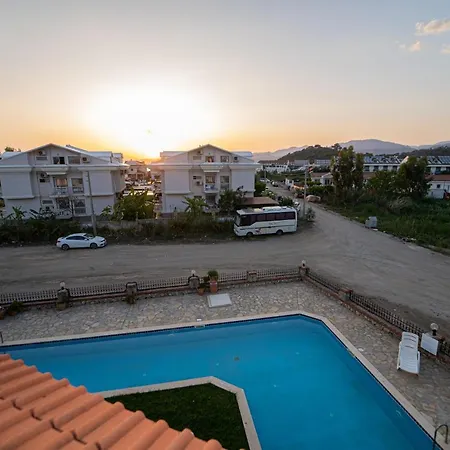 Seaside Residence, Holly, 3 Yatak Odali , 6 Kisilik Denize Sifir, Ortak Havuzlu Luks דירה פאטהיה