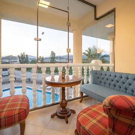 Seaside Residence, Holly, 3 Yatak Odali , 6 Kisilik Denize Sifir, Ortak Havuzlu Luks דירה *