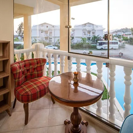 Seaside Residence, Holly, 3 Yatak Odali , 6 Kisilik Denize Sifir, Ortak Havuzlu Luks דירה *