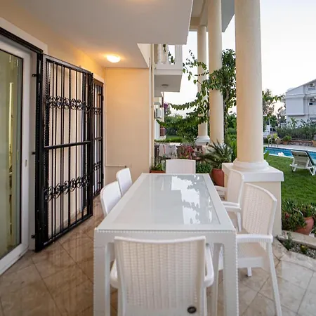 דירה Seaside Residence, Holly, 3 Yatak Odali , 6 Kisilik Denize Sifir, Ortak Havuzlu Luks *